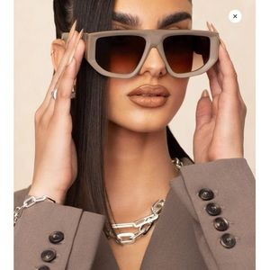 Dezi Backtrack sunglasses in matte stone